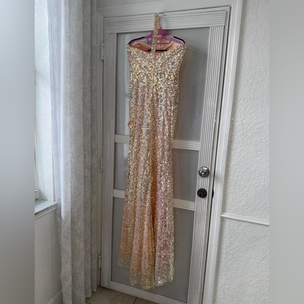 One shoulder sequin prom dress in pink blush and gold color (only worn once) - Picture 3 of 7